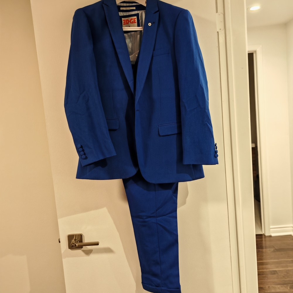 EDGE by WD. NY Three Piece Suit with Texudo Button